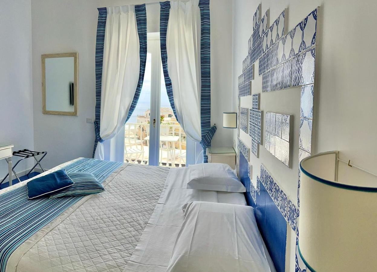Hotel Villa Delle Palme In โปซิตาโน ภายนอก รูปภาพ