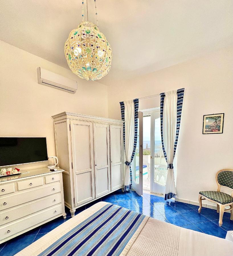 Hotel Villa Delle Palme In โปซิตาโน ภายนอก รูปภาพ