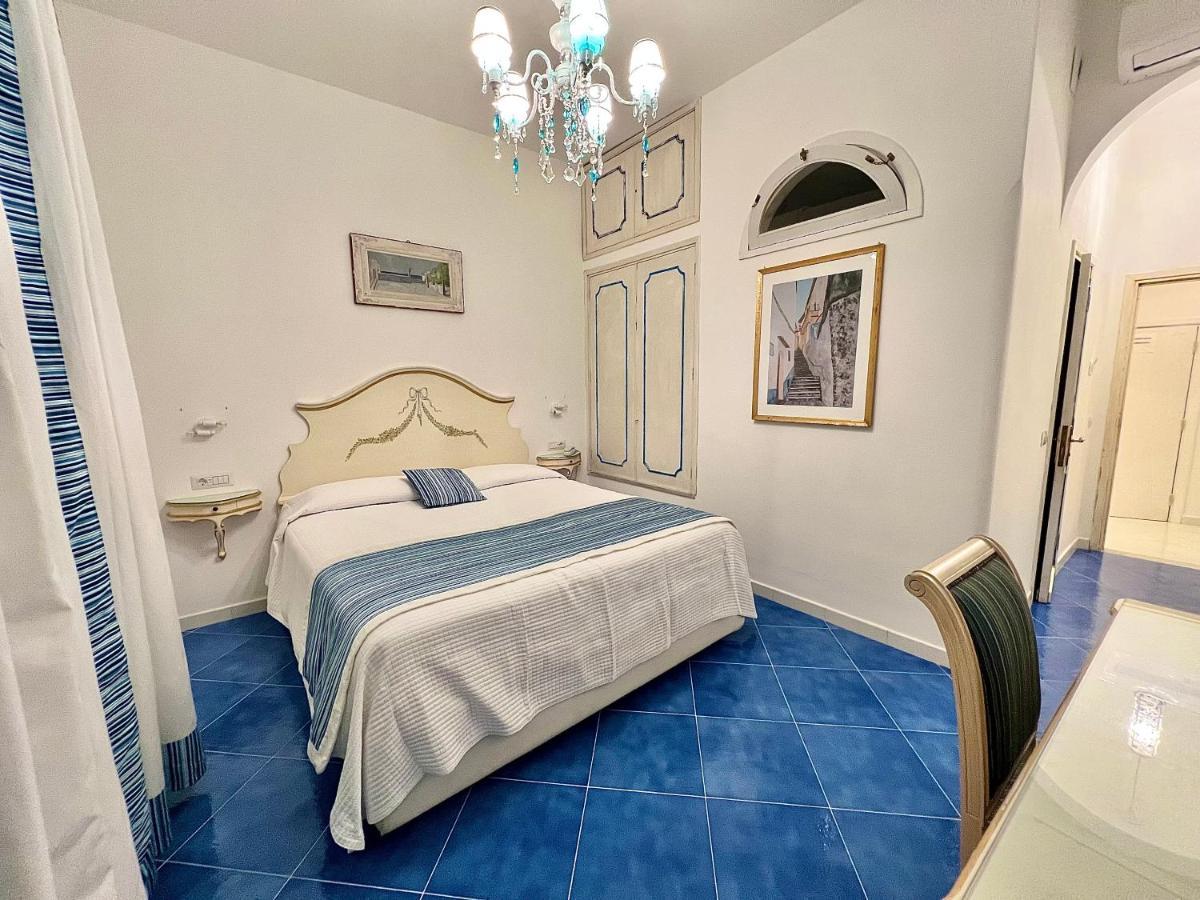 Hotel Villa Delle Palme In โปซิตาโน ภายนอก รูปภาพ