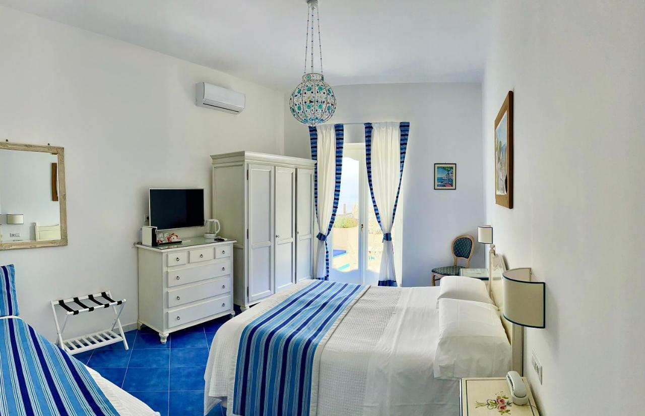 Hotel Villa Delle Palme In โปซิตาโน ภายนอก รูปภาพ