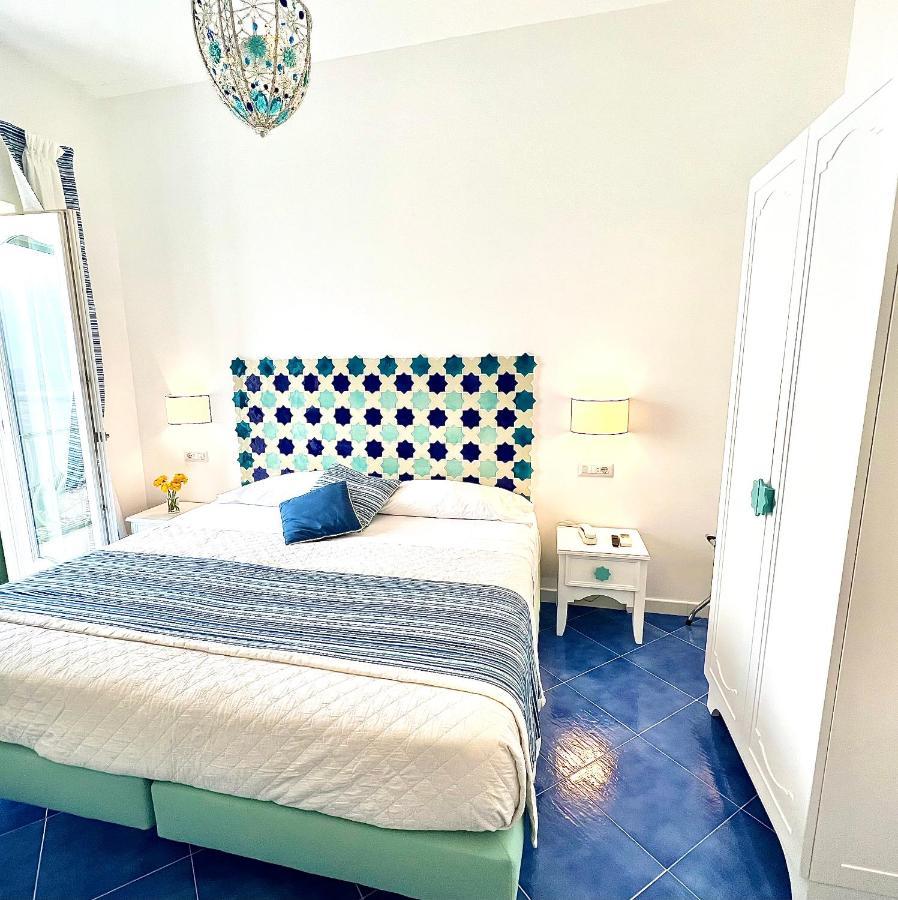 Hotel Villa Delle Palme In โปซิตาโน ภายนอก รูปภาพ
