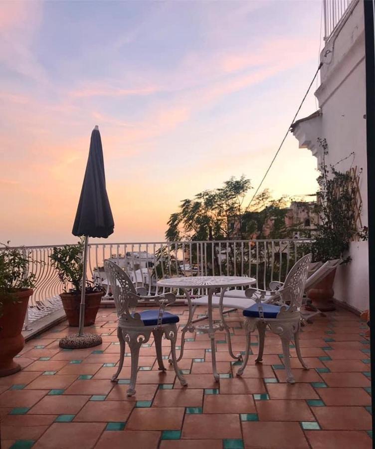 Hotel Villa Delle Palme In โปซิตาโน ภายนอก รูปภาพ