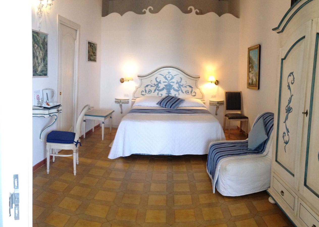 Hotel Villa Delle Palme In โปซิตาโน ภายนอก รูปภาพ