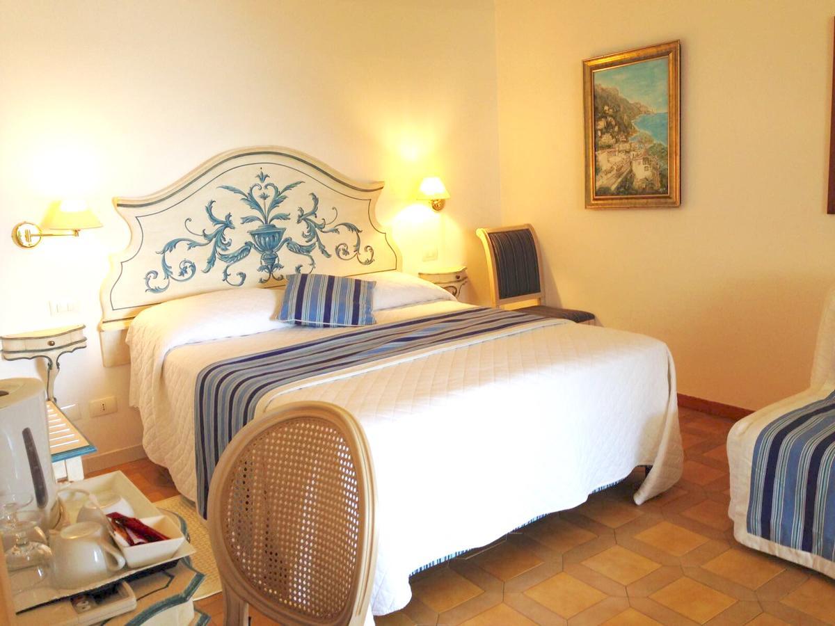 Hotel Villa Delle Palme In โปซิตาโน ภายนอก รูปภาพ